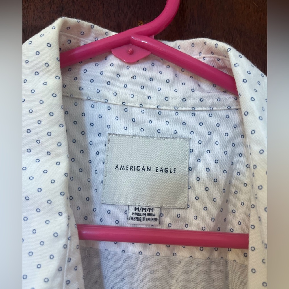 ❌SOLD❌American Eagle , White with Blue Polka Dots, Short Sleeve Button Up. - Picture 2 of 4